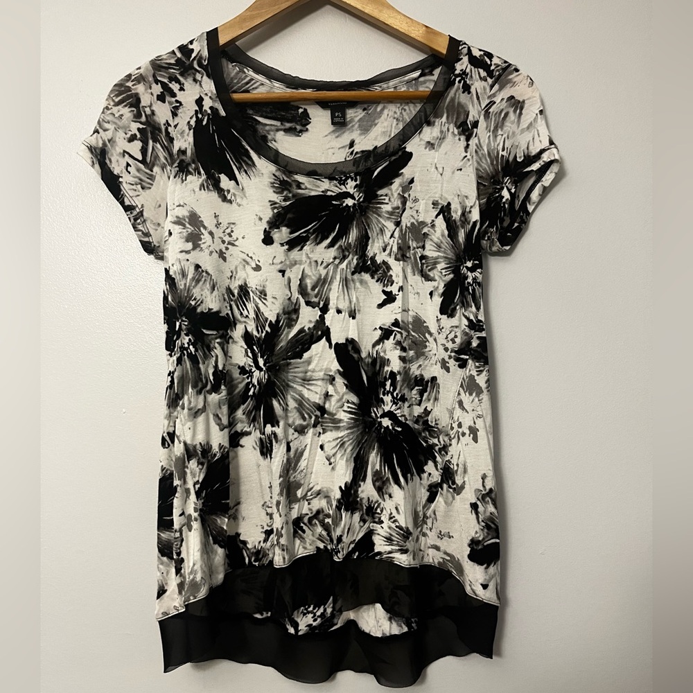 Simply Vera Vera Wang Monochrome Floral Short Sleeve Top